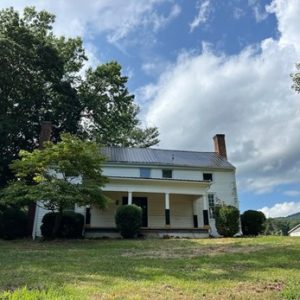 Farmhouse with 360 Mountain Views